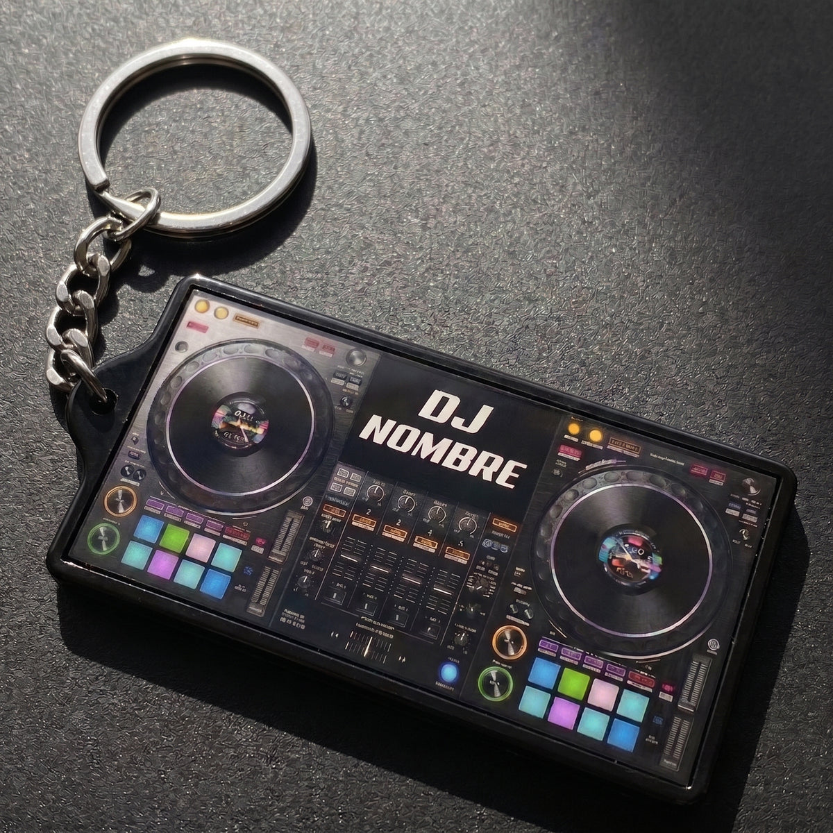 Llavero dj negro personalizable con nombre