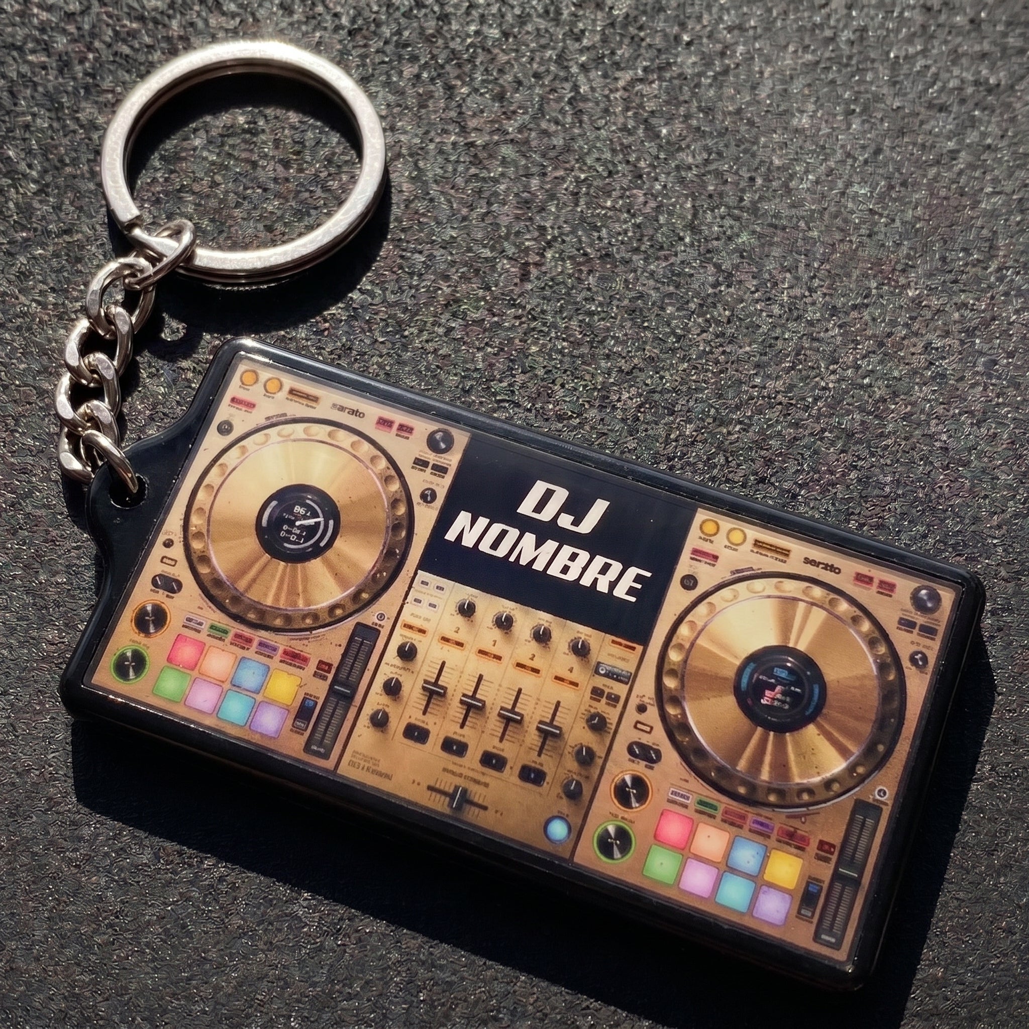 Llavero dj dorado  personalizable  con nombre